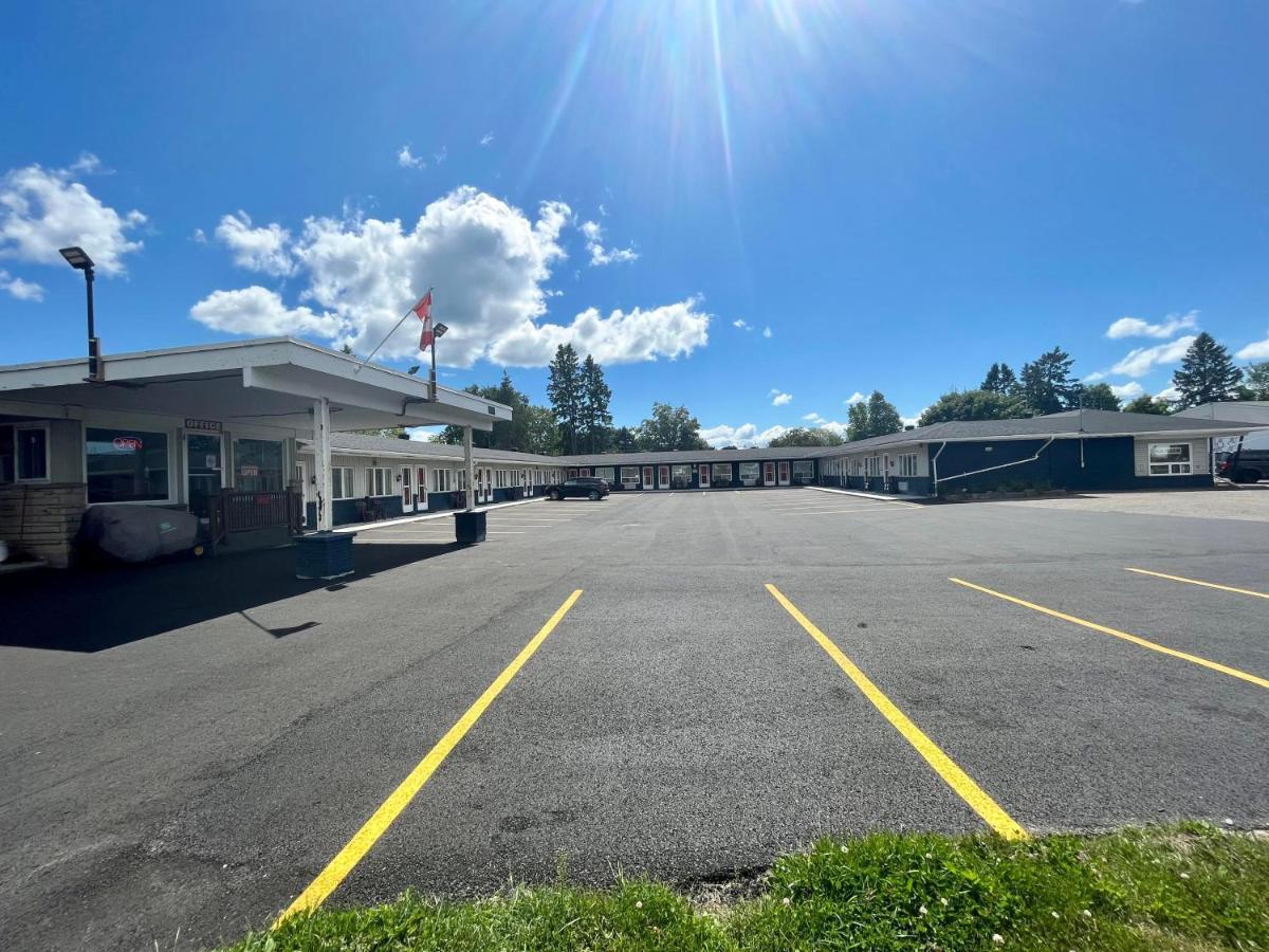 Holiday Motel Sault Ste. Marie Exterior photo